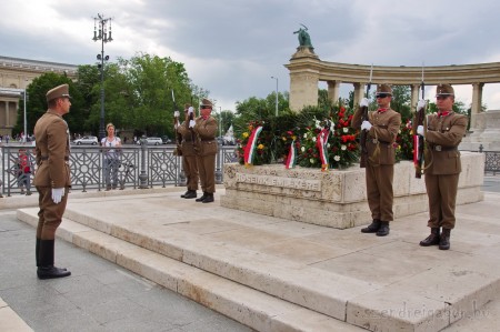 Budapest Hősök tere őrségváltás - Szendrei Gábor Budapest Hősök tere őrségváltás - Szendrei Gábor