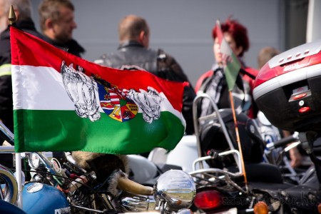 Motoros megemlékezés a lengyelországi balesetben elhunyt áldozatokra.