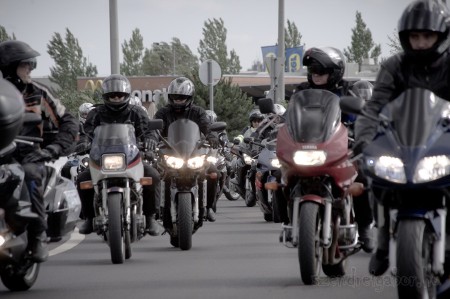 Motoros megemlékezés a lengyelországi balesetben elhunyt áldozatokra.