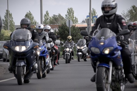 Motoros megemlékezés a lengyelországi balesetben elhunyt áldozatokra.