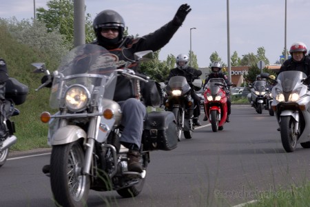 Motoros megemlékezés a lengyelországi balesetben elhunyt áldozatokra.