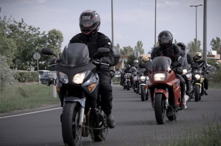 Motoros megemlékezés a lengyelországi balesetben elhunyt áldozatokra.