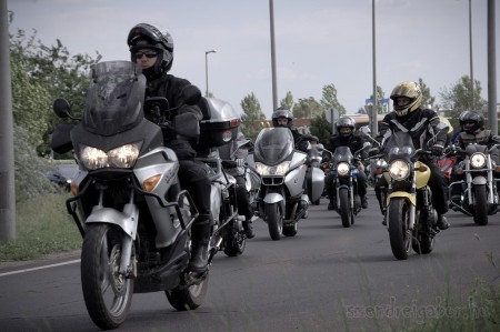Motoros megemlékezés a lengyelországi balesetben elhunyt áldozatokra.