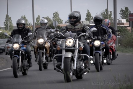 Motoros megemlékezés a lengyelországi balesetben elhunyt áldozatokra.