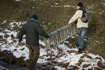 Téli odúellenőrzés Szilas-patak - fotó: Szendrei Gábor