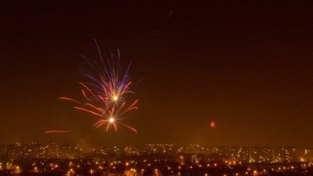 Szilveszteri tűzijáték Bp XV Pestújhely Rákospalota Újpalota - Fotó: Szendrei Gábor Szilveszteri tűzijáték Bp XV Pestújhely Rákospalota Újpalota - Fotó: Szendrei Gábor