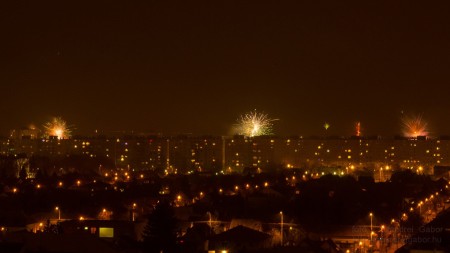 Szilveszteri tűzijáték Bp XV Pestújhely Rákospalota Újpalota - Fotó: Szendrei Gábor Szilveszteri tűzijáték Bp XV Pestújhely Rákospalota Újpalota - Fotó: Szendrei Gábor