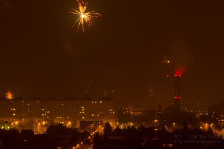 Szilveszteri tűzijáték Bp XV Pestújhely Rákospalota Újpalota - Fotó: Szendrei Gábor Szilveszteri tűzijáték Bp XV Pestújhely Rákospalota Újpalota - Fotó: Szendrei Gábor