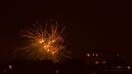 Szilveszteri tűzijáték Bp XV Pestújhely Rákospalota Újpalota - Fotó: Szendrei Gábor Szilveszteri tűzijáték Bp XV Pestújhely Rákospalota Újpalota - Fotó: Szendrei Gábor