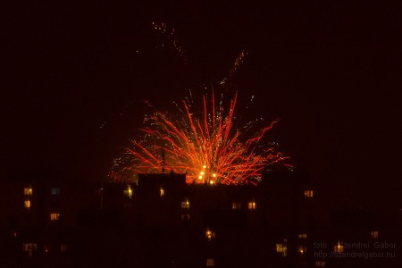 Szilveszteri tűzijáték Bp XV Pestújhely Rákospalota Újpalota - Fotó: Szendrei Gábor Szilveszteri tűzijáték Bp XV Pestújhely Rákospalota Újpalota - Fotó: Szendrei Gábor