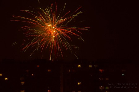 Szilveszteri tűzijáték Bp XV Pestújhely Rákospalota Újpalota - Fotó: Szendrei Gábor Szilveszteri tűzijáték Bp XV Pestújhely Rákospalota Újpalota - Fotó: Szendrei Gábor