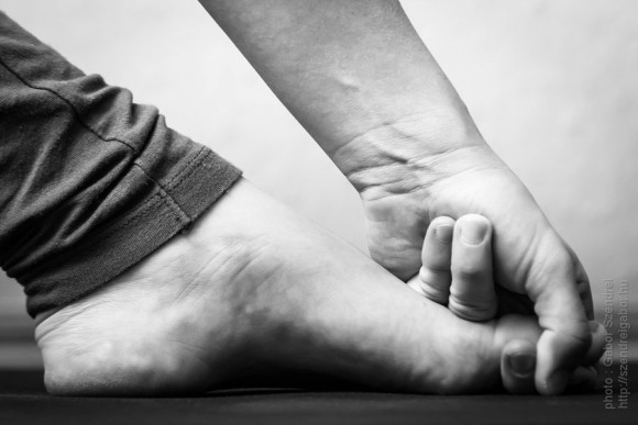 Trikonasana - photo by Gabor Szendrei