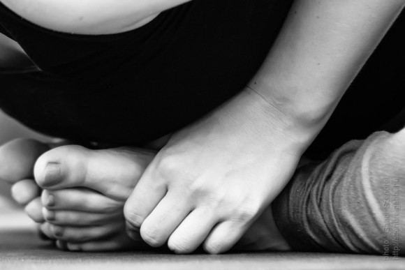 Baddha konasana - photo by Gabor Szendrei