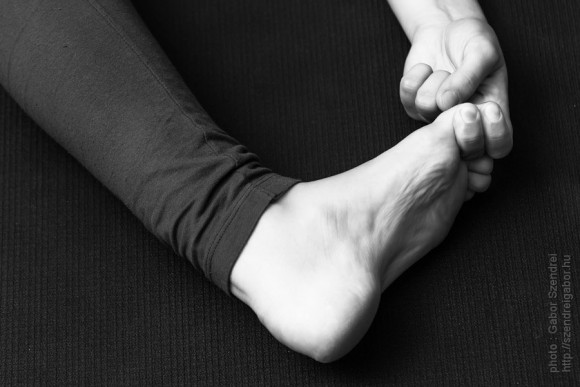 Supta padangusthasana - photo by Gabor Szendrei