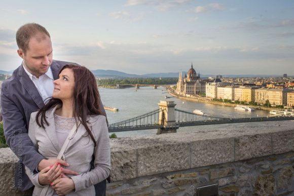 Veronika és Ádám jegyespár fotózása Budapesten - fotó: Szendrei Gábor